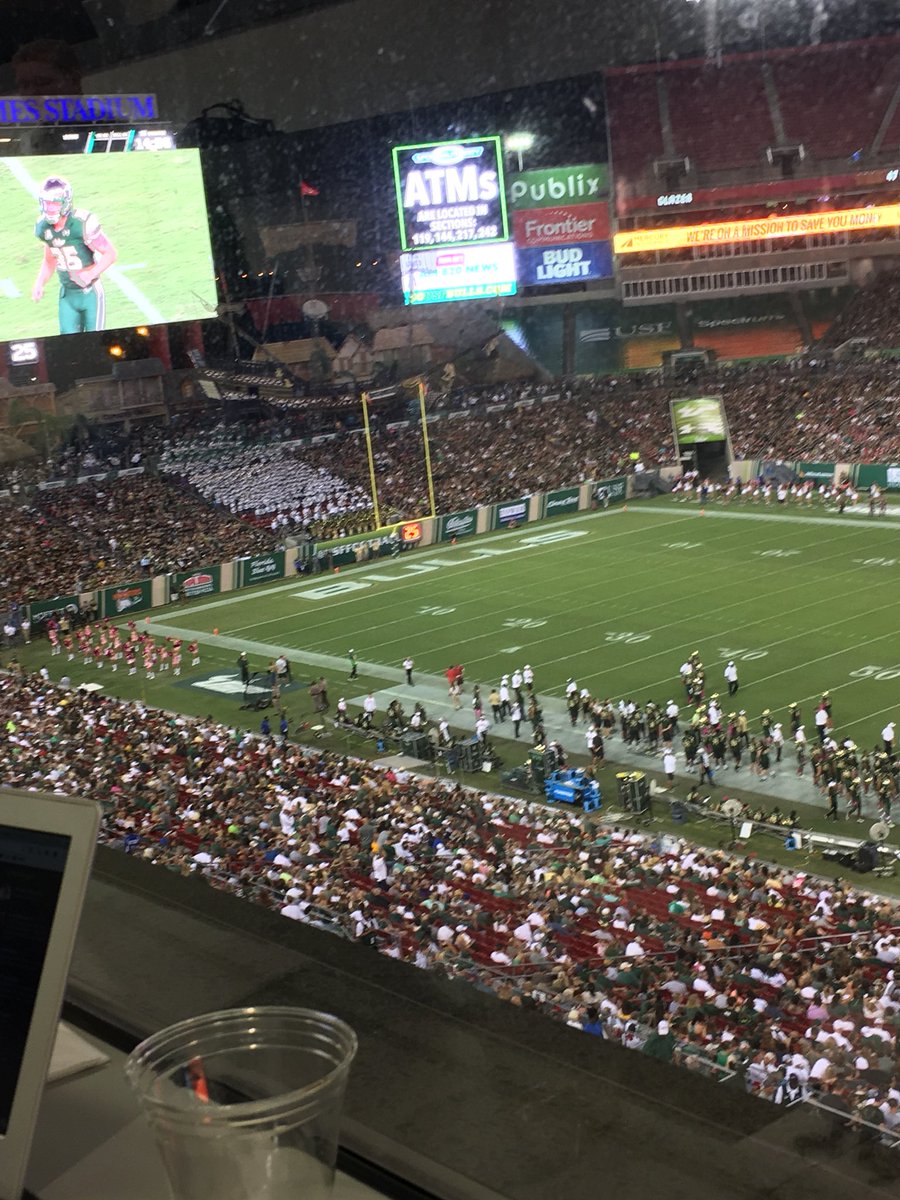 BayAreaExaminer's tweet photo. And here’s a couple #CrowdPics as the second quarter begins. Noticeably better atmosphere at Ray Jay tonight for #USFHomecoming https://t.co/RjG1VOigIW