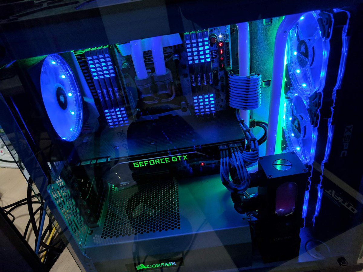 CORSAIR's tweet image. We&apos;re hanging out at Sacramento LANFest this weekend and we spotted some awesome CORSAIR builds!