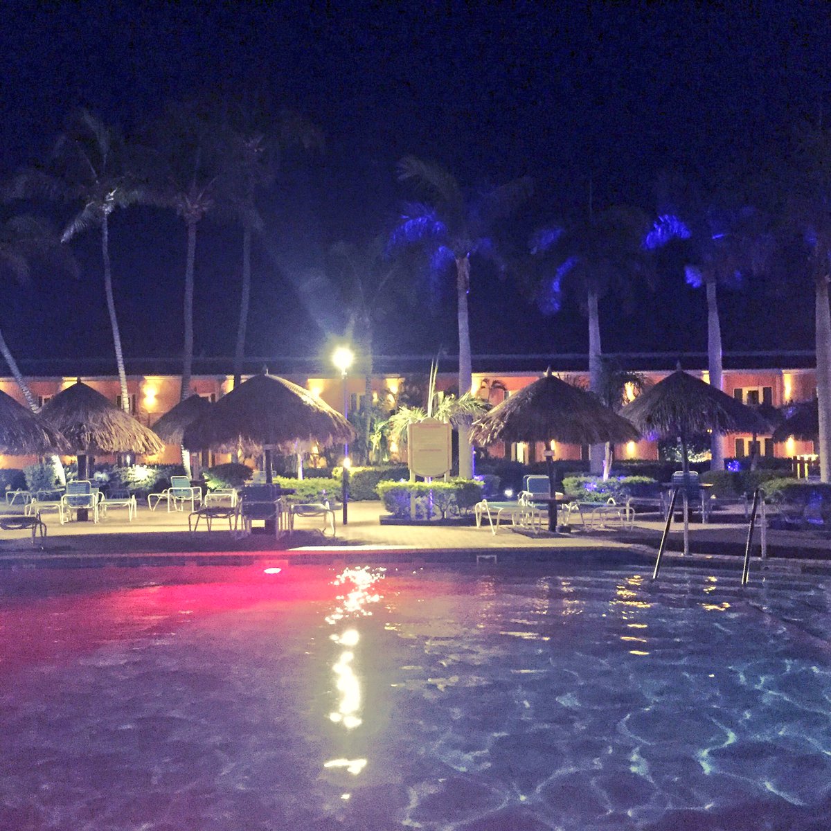 CoolestCarib's tweet photo. Caribbean island🌴Aruba 🇦🇼 welcomes you to a very happy island. View beach resort on Eagle Beach: https://t.co/tPynxpQUi8 @casadelmararuba https://t.co/D9FxeBiGaK