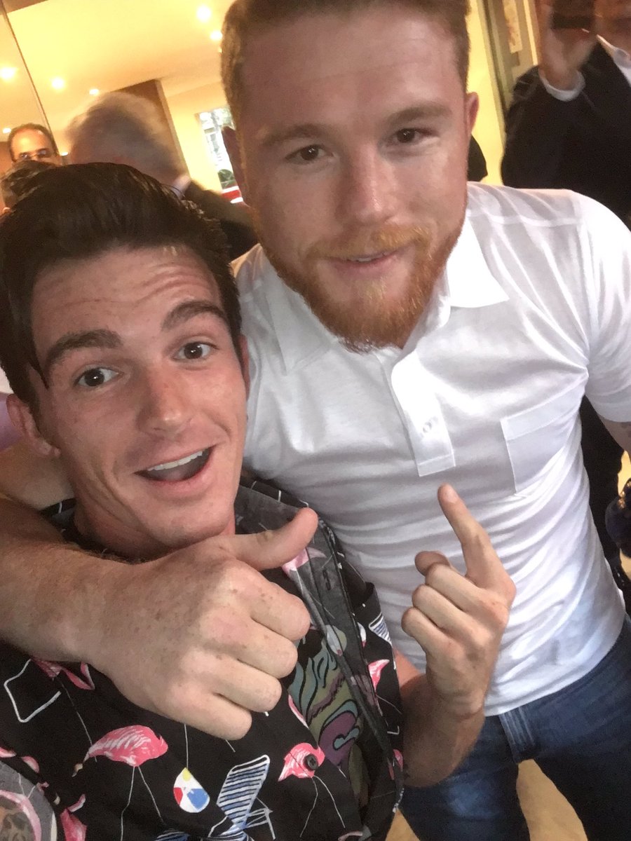 Increible estar con mi amigo <a href="/Canelo/">Canelo Alvarez</a> en Guadalajara