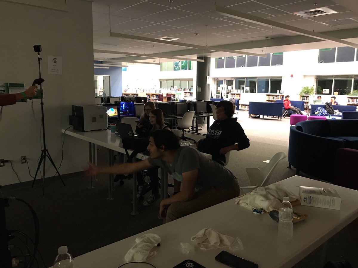 Hackschs's tweet photo. The VR games are underway. @StCharlesHS #vrhacks #cs4md #CSforAll https://t.co/4NTs1H96VF