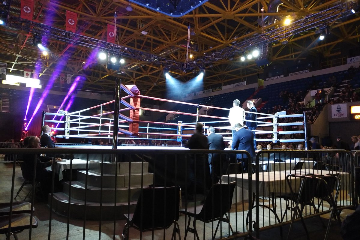 Fight Night at the Cornwall Civic Complex is about to begin. #CornwallON @livecoboxing https://t.co/r4tNVc4Wfw