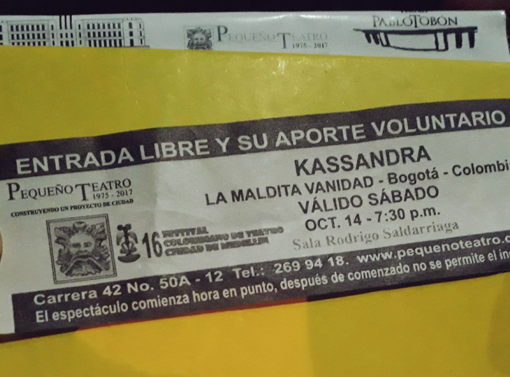 pcuartapared's tweet photo. Esta noche, #twitteatriando en el @Pequeno_TeatroM para ver Kassandra, de @teatrolamaldita. Plt así cerramos el 16 @festcolteatro. https://t.co/fdSCkoqDMs