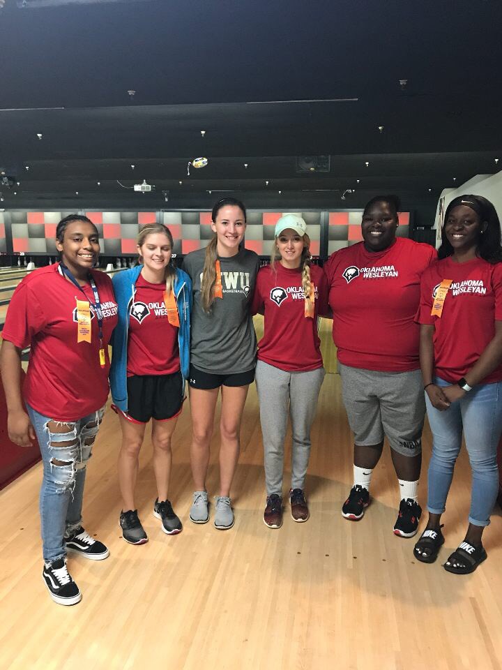 OKWUeagles_WBB's tweet photo. Some of LEB volunteered with Special Olympics at the bowling alley while others helped with the SPCA dunking booth #CTCFHG...Thanks Ladies π¦
https://t.co/rHdm1DZXvm