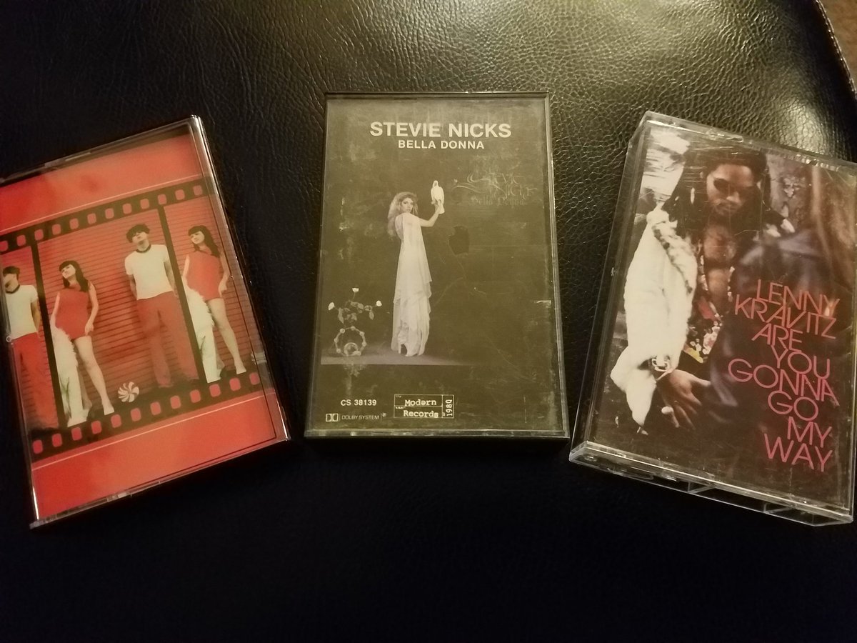 SkepticsReview's tweet photo. What was in your haul today? #cassettestoreday #csd2017 #thewhitestripes #StevieNicks #lennykravitz
-Rätsel https://t.co/9O6o6bdCBv