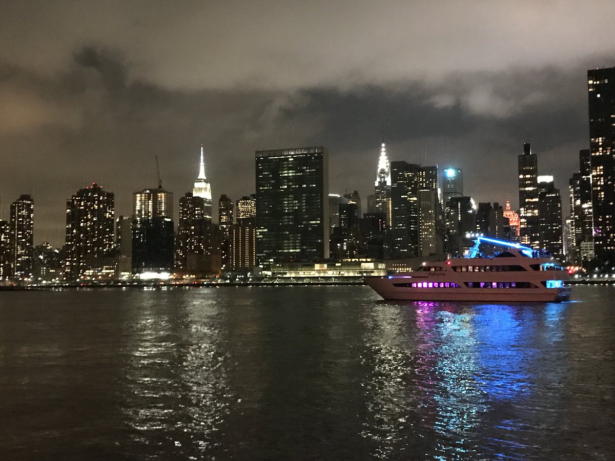 Sam_Tavarez's tweet photo. What a beautiful view! #NYC https://t.co/c3z958vFe9