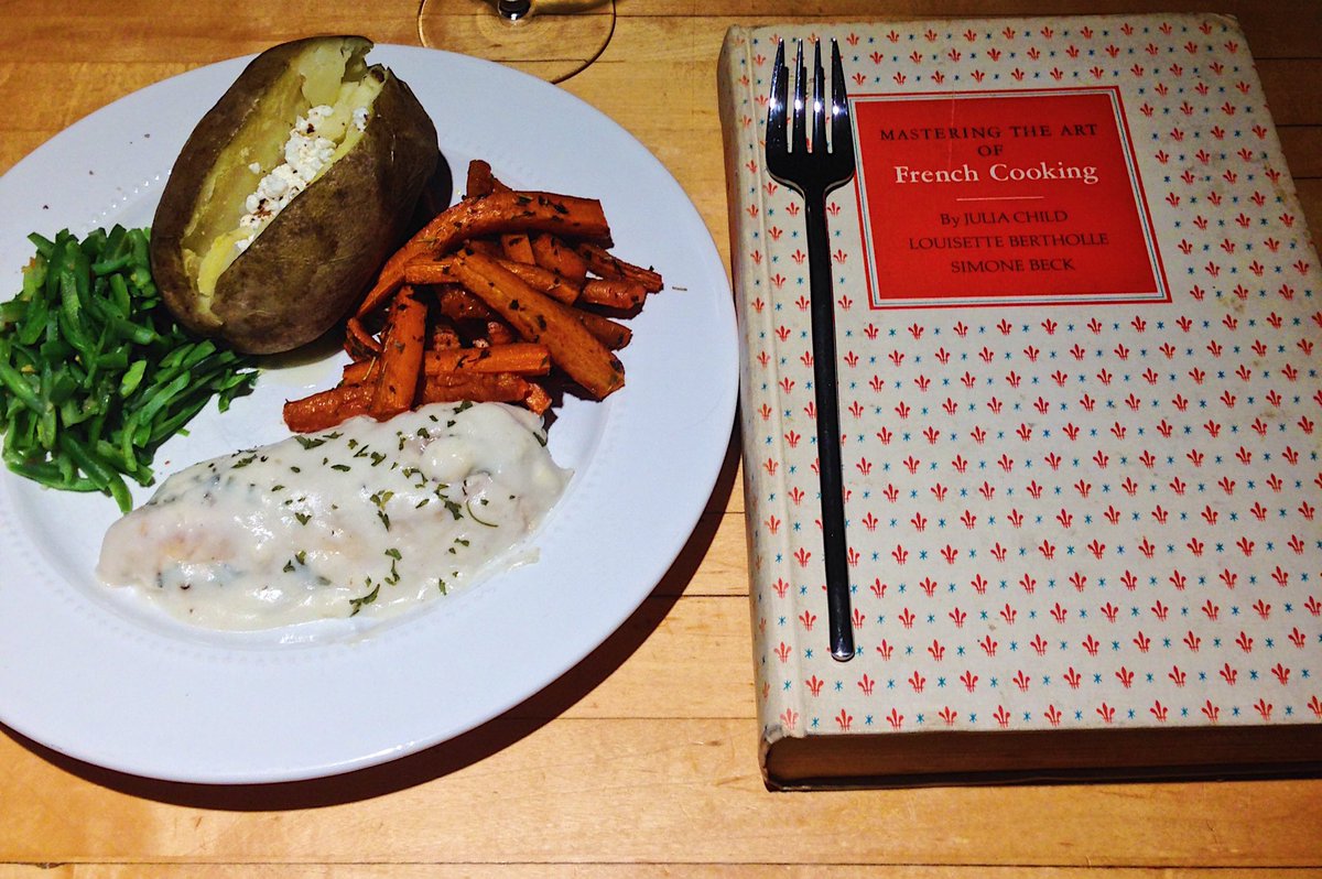 ChaseGomez27's tweet photo. Chicken Garlic Bechamel, roasted carrot, baked taters, green beans. #juliasaidso #tatersprescious #eatfrench https://t.co/PFGUcBza87
