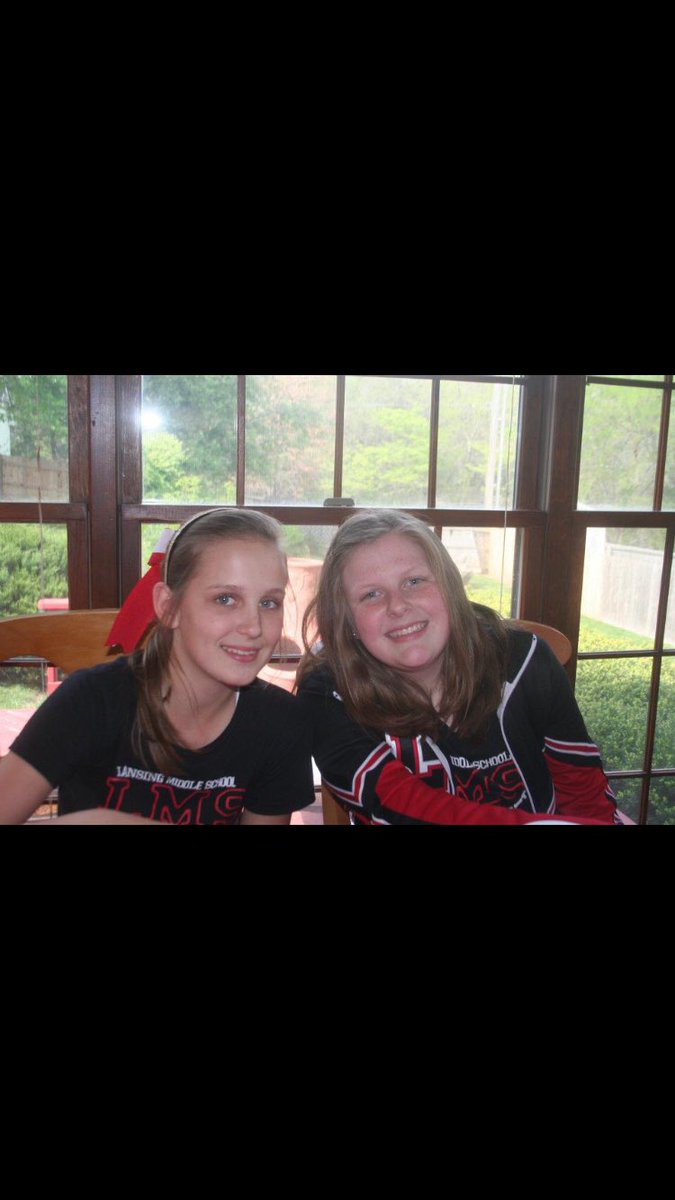 care_klemp's tweet photo. Happy birthday Lindz❤️❤️❤️🎉🎉🎉 love you lots! Hope you're livin it up in Florida!!! https://t.co/U4ukQIctzb