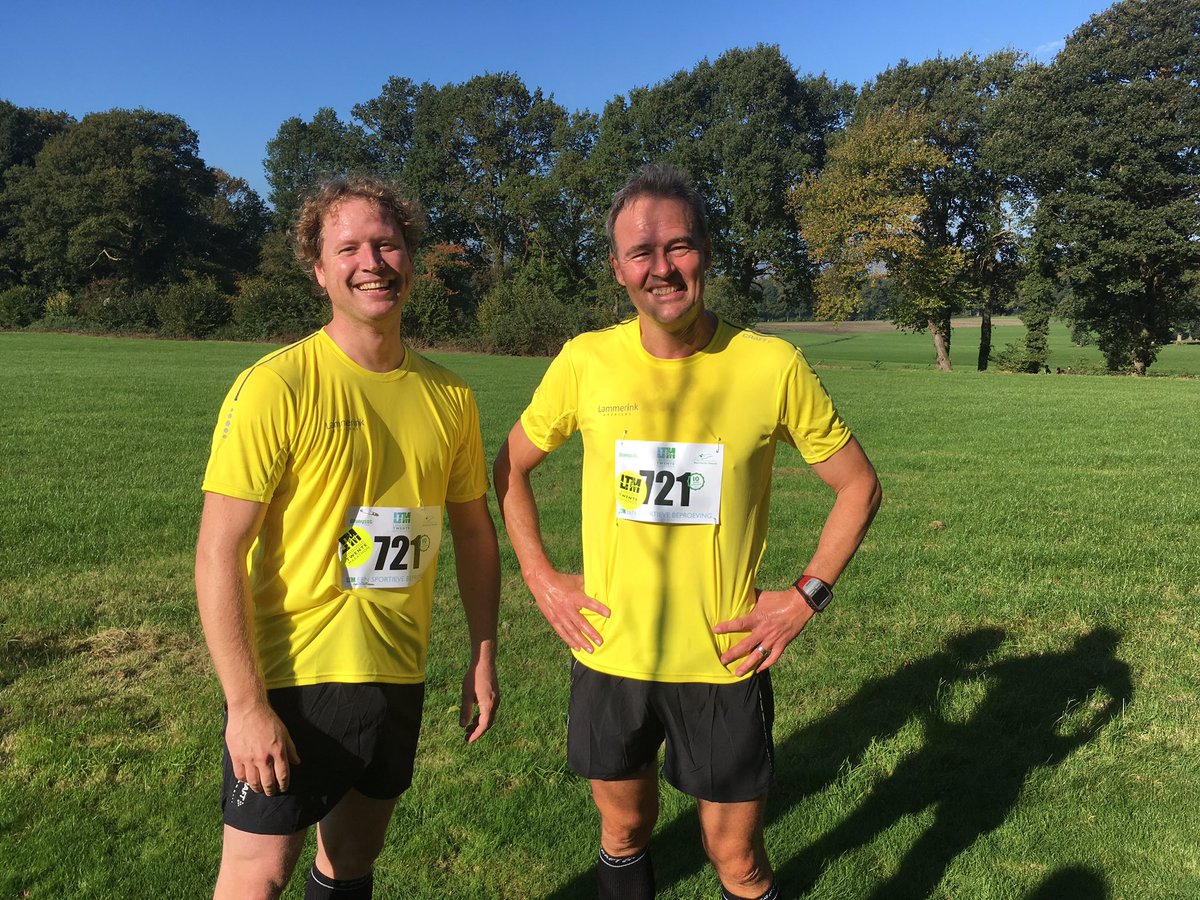 directkoerier's tweet photo. Team Lammerink Koeriers eindigt in voorhoede bij #landgoedtwentemarathon 2017 https://t.co/hYqdevWKua