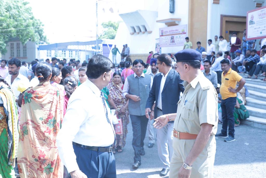 slbc_gujarat's tweet photo. Mudra Promotion Camp held at Jamnagar (Gujarat) on 14.10.2017. #PMMY #MudraPromotionCampaign  #PradhanMantriMudraYojana https://t.co/LYsXWCLTEW