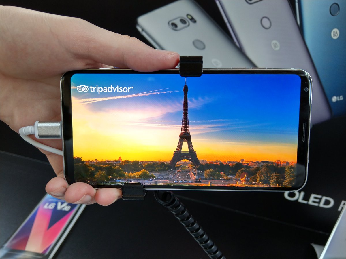 Alpertcr7's tweet photo. Impressionnant l'écran et design de #LGV30 #FullVision #GEEKSLIVE #Geekslive2017 https://t.co/vj2bWV24zJ