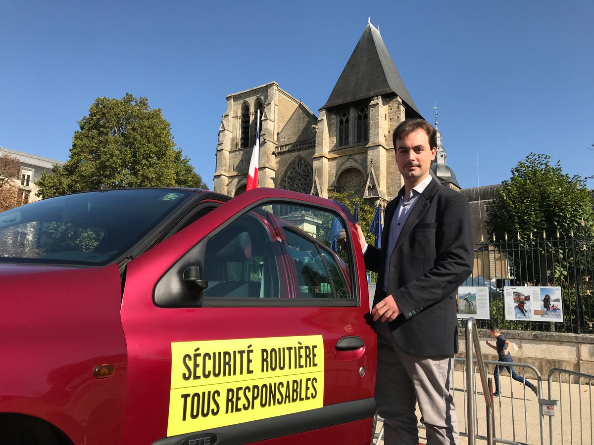 joel7215's tweet photo. @Prefet72 @LMUM72 #RencontresDeLaSécurité #LeMans 
Voiture tonneau avec Mr le Préfet Nicolas Quillet et @QtinP @LMUM72 https://t.co/4raCGC76GW