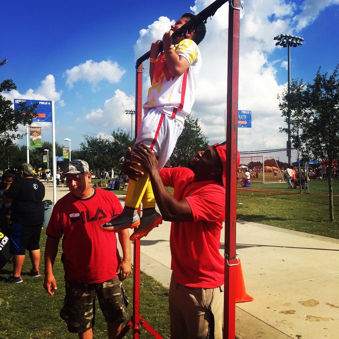 hcphtx's tweet photo. With #HoustonDynamos mascot Diesel π¦ at #CopaUnivision2017 this year! Making sure we stay #Houstonhealthy because #Healthmatters! #HCPHTX https://t.co/bUyiOAd0Mm