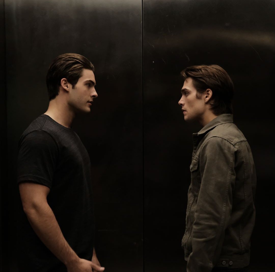 theosliamanchor's tweet photo. They should get a room!
Or if they dont i have to do it my self!
Book a room!Kidnapp them! And let them be there untill they kiss
#Thiam https://t.co/9gtVLx00xZ