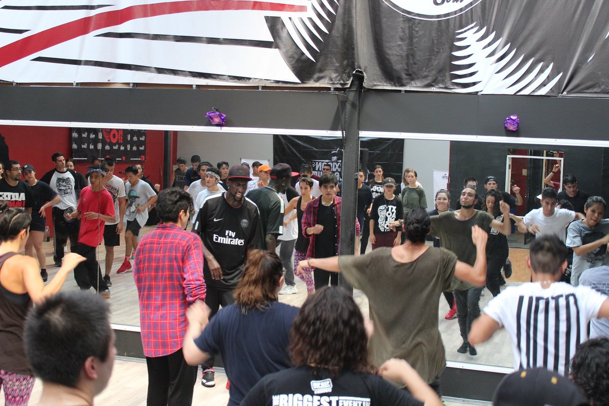 MHUoficial's tweet photo. House Dance by @kapela_officiel en CDMX !! #DANCERS #housedance
#eldencing #HouseMusic #passion #LaPachanga #mhu  #housemusic #house https://t.co/b6OQ9CMUYl
