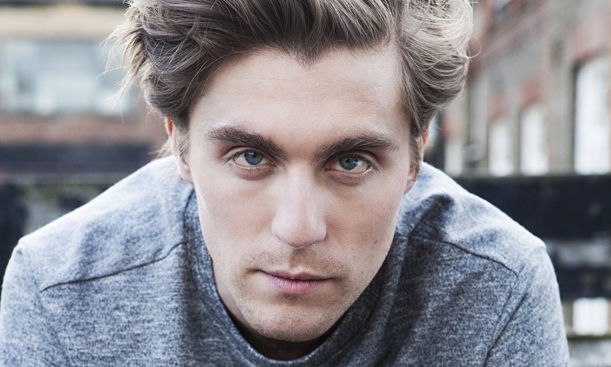 ElyseAshton1's tweet photo. Let's wish a very happy 32nd birthday to #JackFarthing. #Poldark #GeorgeWarleggan #extraordinaryactor He makes #AsTheWormTurns too much fun! https://t.co/fhizexPaac