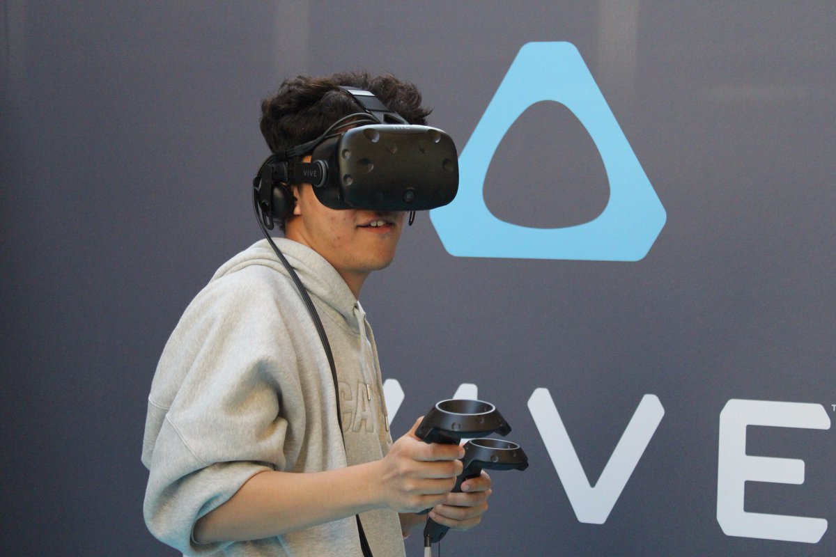 Alpertcr7's tweet photo. Enjoying #HTCvive! Me, Hangxiao, & @mister_htc at @htcvive stand in #Geekslive2017 ! @CherWang @AGraylin @shen @NadiaElharradi @htcbro https://t.co/LysR2iW7cH