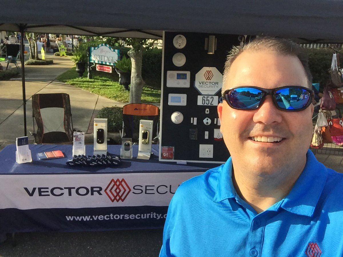 StoneGtoo's tweet image. #VectorSecurity @ The 2017 Havana Pumpkin Festival