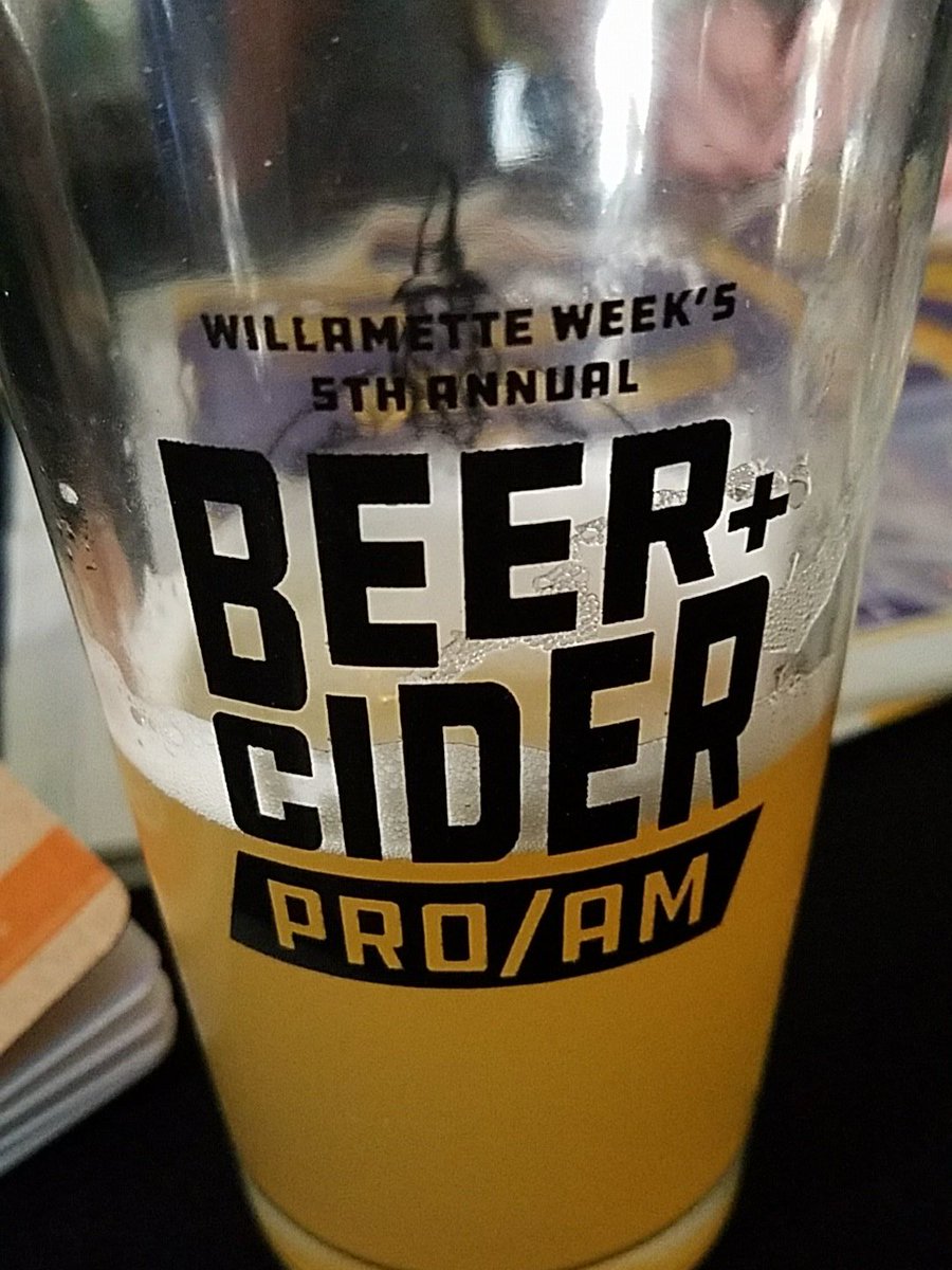MakeupMorganLV's tweet photo. It's beer-thirty 🍻 #cheers #beerciderproam #digitalpour https://t.co/KCkS9RgM01