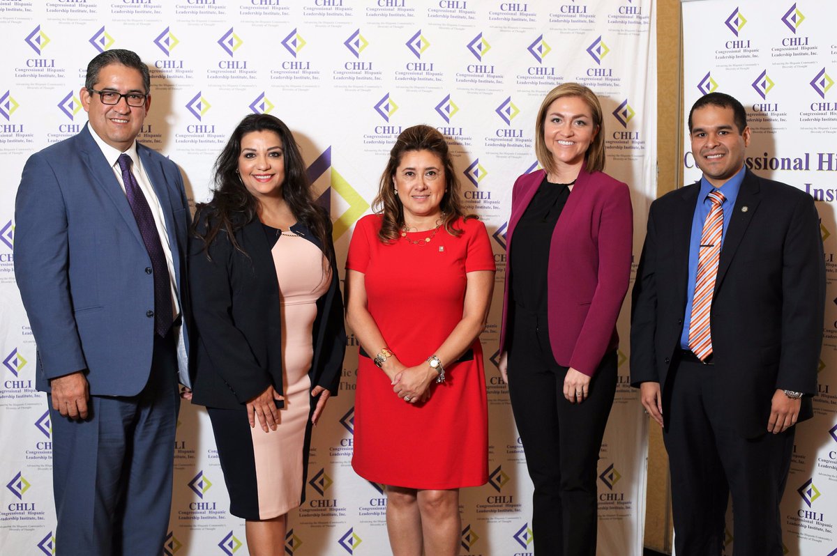 TheCHLI's tweet photo. Thanx @blurbsmithblots 4 opp 2 join you &amp; @AdelanteFund. Thanx to speakers &amp; sponsor @AztecaAmerica 4 supporting future global leaders. https://t.co/CaqquZJZWS