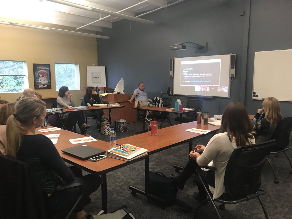 DrNzshamm's tweet photo. #edtechteam #demoslam with MLIT10! Learning new tech tools quickly! So fun! #alwayslearning #virtualsummit #spreadthelearning #judsonawesome https://t.co/XUraItqiBt