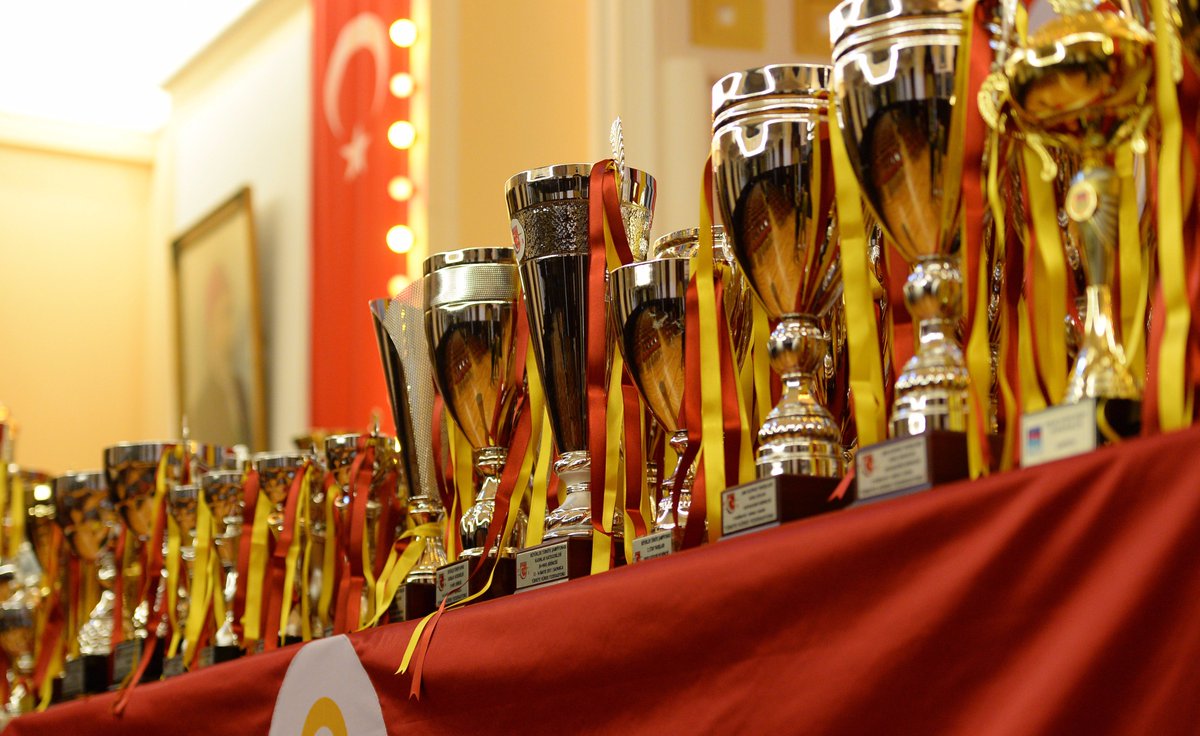 GalatasaraySK's tweet photo. Adım adım #Hedef21  👣 🏆 💪 https://t.co/uyH9dwwzE7