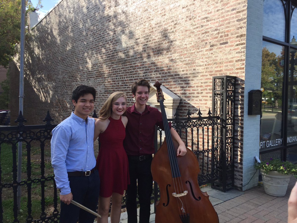 chrisebelcher's tweet photo. Main Street Jazz Band at Hoosier Salon tonight for Art Walk #mainstreetjazz3 #carmelartsanddesign https://t.co/qHF7fVxSms