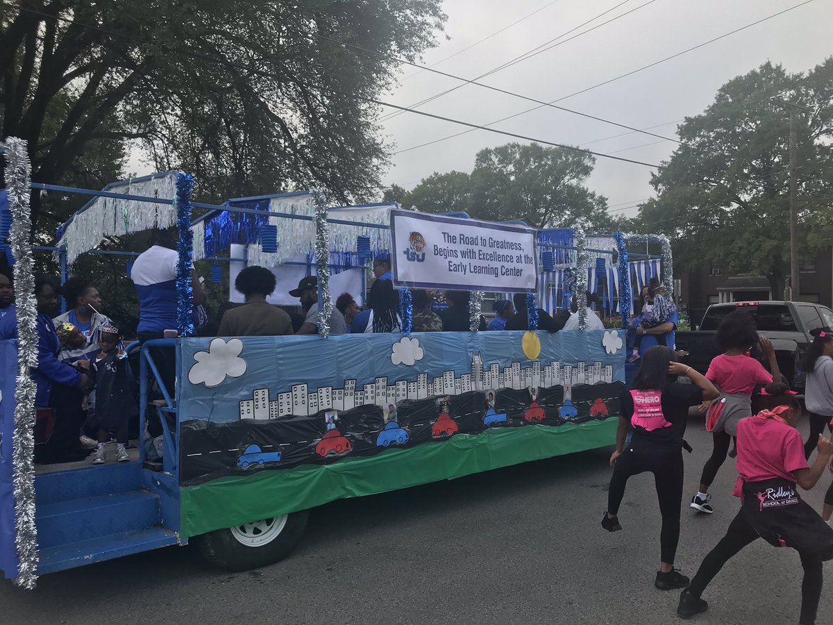 TSUTigersWBB's tweet image. Homecoming Parade with the Early Learning Center! 🐯💙🏀 #BigBlueRising #TSUHC2K17