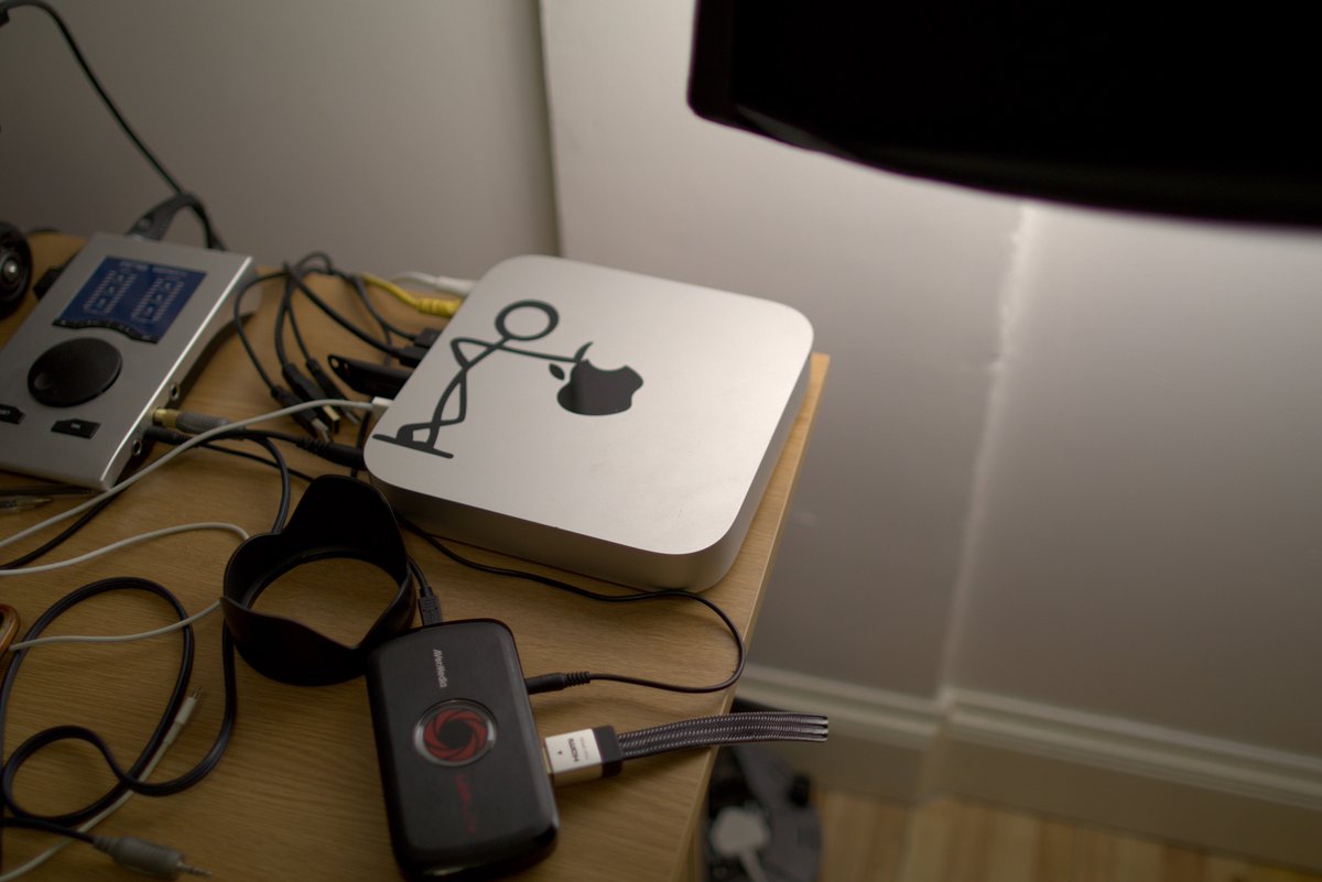 dropcollision's tweet photo. https://t.co/MbPfG9hmaK my mac mini late 2012 #live #youtube #twitch #livestream #twitchstream #dropcollision #livesinging #singing #mac https://t.co/wMRmrxmDrh