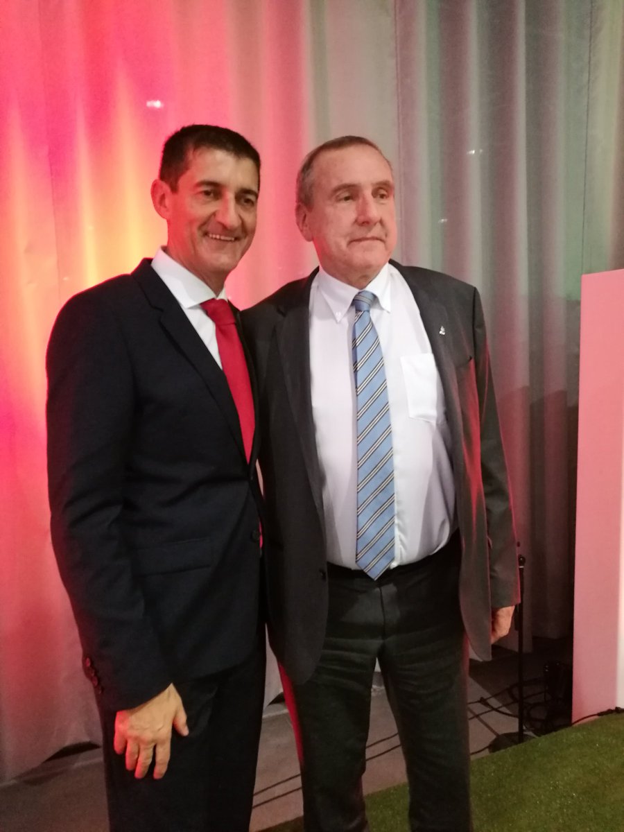 Ffbb Twitterren Paul Merliot President Du Hno Et Ancien Pdt De La Ligue Du Nord Pas De Calais A Recu Des Mains De Jpsiutat Un Coq D Argent Agffbb Https T Co Uavj8cnykf