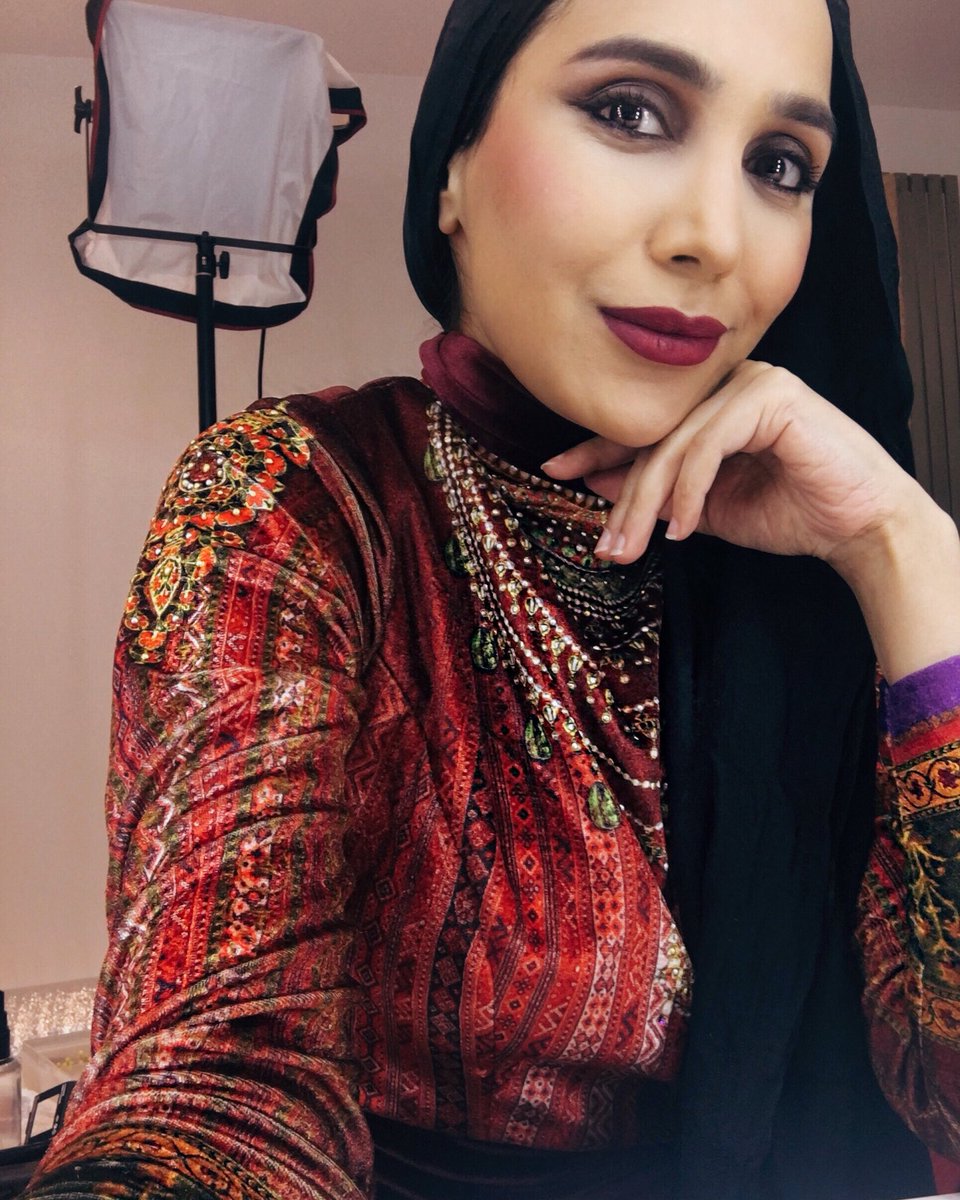 All dressed up traditional for a bit of a late night filming sesh. Fave part of putting on makeup - the cleansing ritual when taking it off 🙊 Outfit is #TarunTahiliani from <a href="/BIBILdn/">BIBI London</a>