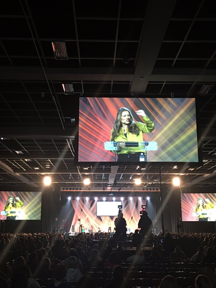 mamamagan's tweet photo. If you don't break the yolk, the yolk will break you! #thrive2017 Bianca was amazing https://t.co/WegtMMcyOS