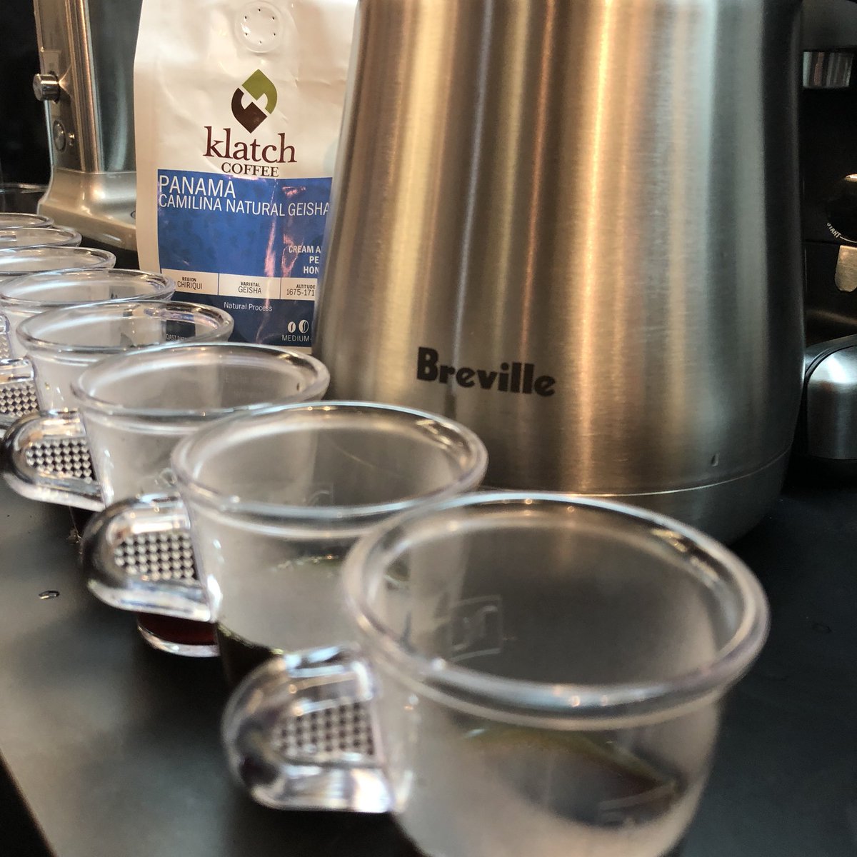 coffee_thinkers's tweet photo. Serving up Panama Camilina Natural Geisha at #NYCoffeeFestival! #CoffeeThinkers #OracleTouch #BrevilleBarista https://t.co/X5YqSWzNgf