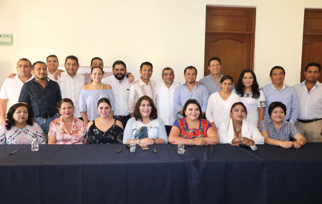 LoMejorParaMx's tweet photo. Felicidades a los integrantes del equipo #LoMejorParaCampeche y a su Presidenta @NellyMarquez por la constitución formal de sus trabajos. https://t.co/tktfc2r813