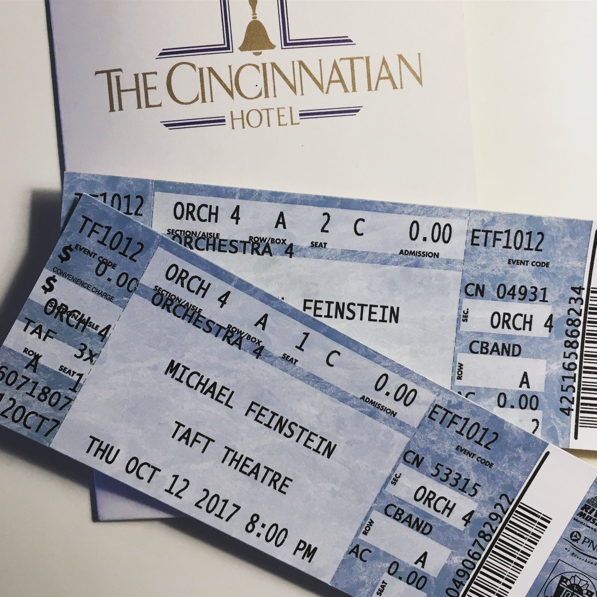 joanellison's tweet photo. Mementos of Th. night's amazing show in #Cincy!! Huzzahs and thanx to @MichaelFeinstei &amp; the stellar band!! #SwingIntoFall #MichaelFeinstein https://t.co/x4OsoNCtzx