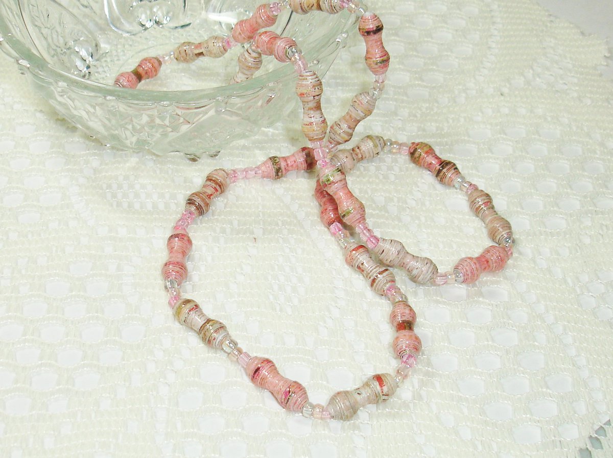paperbeadboutiq's tweet image. Two of my newest designs! Love the feminine look to them! ThePaperBeadBoutique.etsy.com #jewelry #paperbeadjewelry #handmadejewelry #paperbeads
