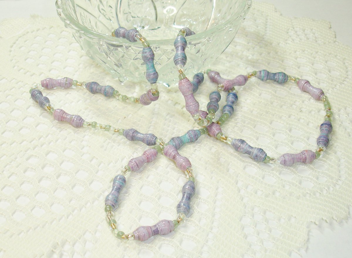 paperbeadboutiq's tweet image. Two of my newest designs! Love the feminine look to them! ThePaperBeadBoutique.etsy.com #jewelry #paperbeadjewelry #handmadejewelry #paperbeads