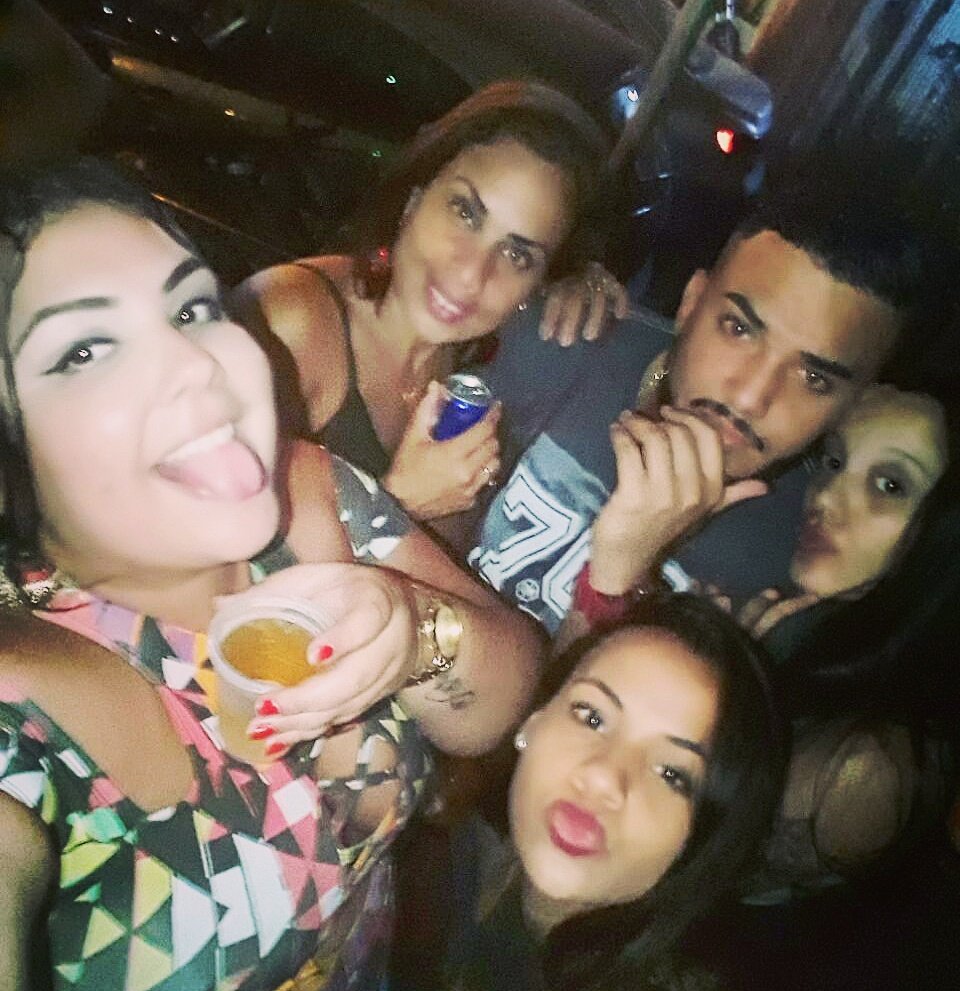 fred_fep's tweet photo. Resumindo......
Doideiras e álcool!

P.s: Melhor copo cheio que coração partido. 
😊😜🍹🎶🎉🚀🍀👏 https://t.co/VMx1cGLZW6