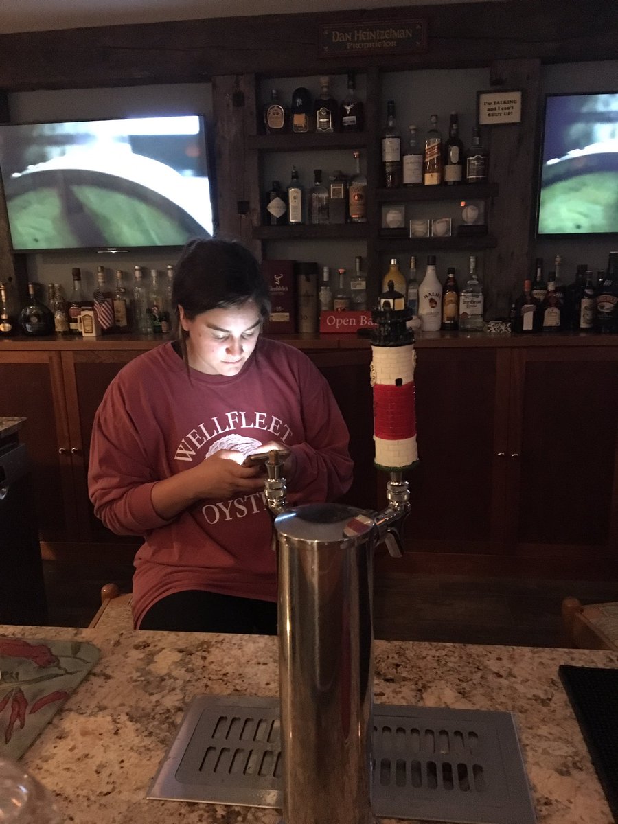 HEINTZtomato's tweet photo. Rainy Saturday #Saturdaze #bartendress #rulezisrulez https://t.co/89SckMGtnZ