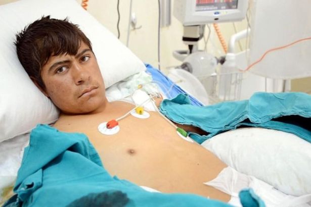 Elektrik tellerine kanadı takılan kuşu kurtaran 17 yaşındaki çoban Ramazan Taşdemir'in elleri bileklerinden kesilecek.
Duydun mu eyy insan.