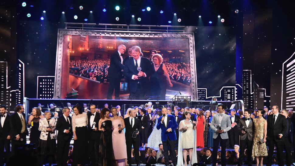 playbill's tweet image. Save the dates! The 2018 #TonyAwards set calendar for nominations and the 72nd annual ceremony bit.ly/Tony-Awards-20…