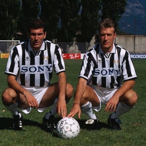 Happy birthday to Juventus legend Didier Deschamps, who turns 49 today.

Games: 178
Goals: 4 : 10 