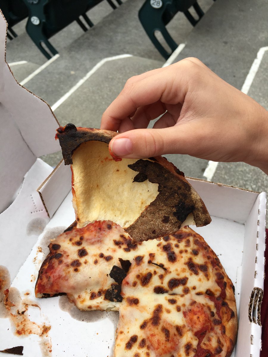 rickdurante's tweet photo. Pizza fail @LFFStadium @AramarkSports needs to do better for @PapaJohns #TempleHC17 https://t.co/GIHA9uXoW4
