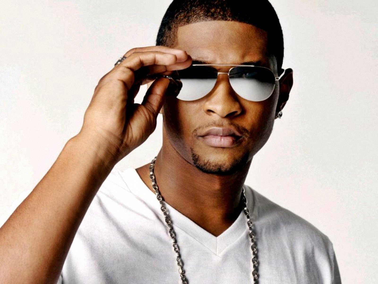 Happy 39th Birthday Shout Out to Usher born October 14, 1978 - Kick it.   