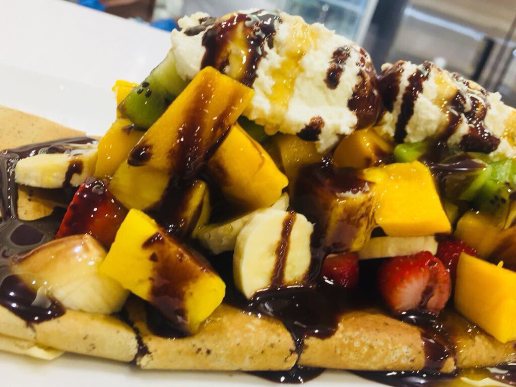 TuttiFruttiLeb's tweet photo. After party treat 😋#TuttiFruttiLeb #Crepe #Exotic https://t.co/79J2AoOQ63