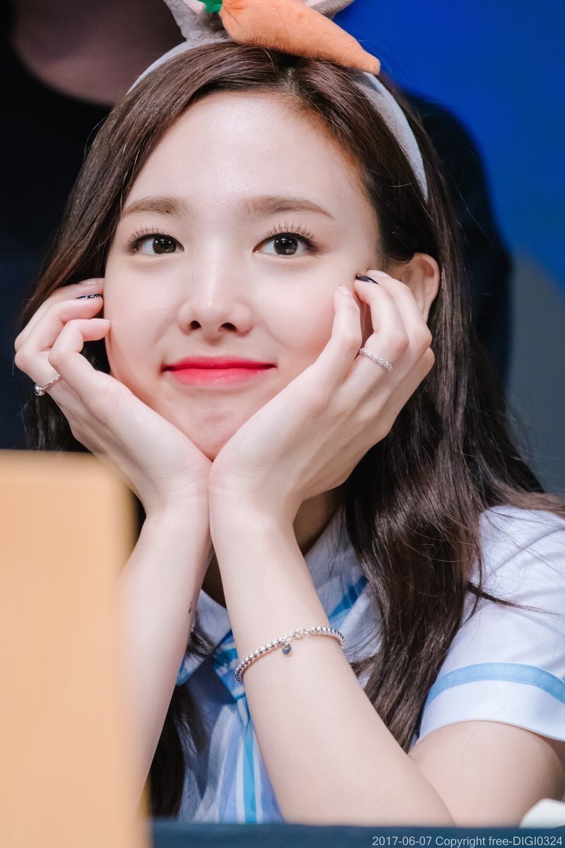 nayeonpiczx's tweet image. the most beautiful