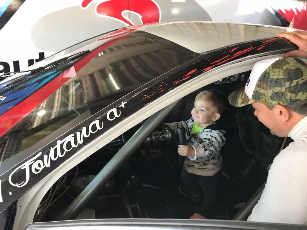 nfontana1's tweet photo. Con Mama @sverdoljak y mi piloto tester Mateo Fontana hoy en los boxes carrera de TN @prensatn en la Plata. https://t.co/f3zsRbB6U9