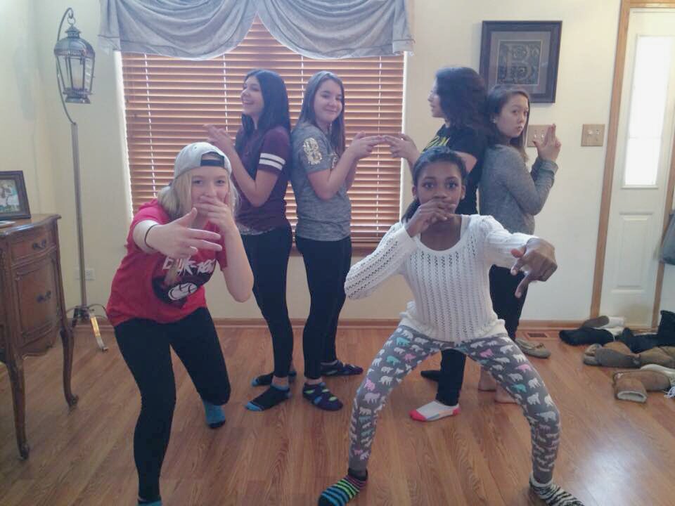 3milyjohnson's tweet photo. Happy birthday Lauryn!! Hope is the best one yet!!! Here are some cringy pics of us @laurynpulidoo #holyglowup https://t.co/oZz9G8ryvb