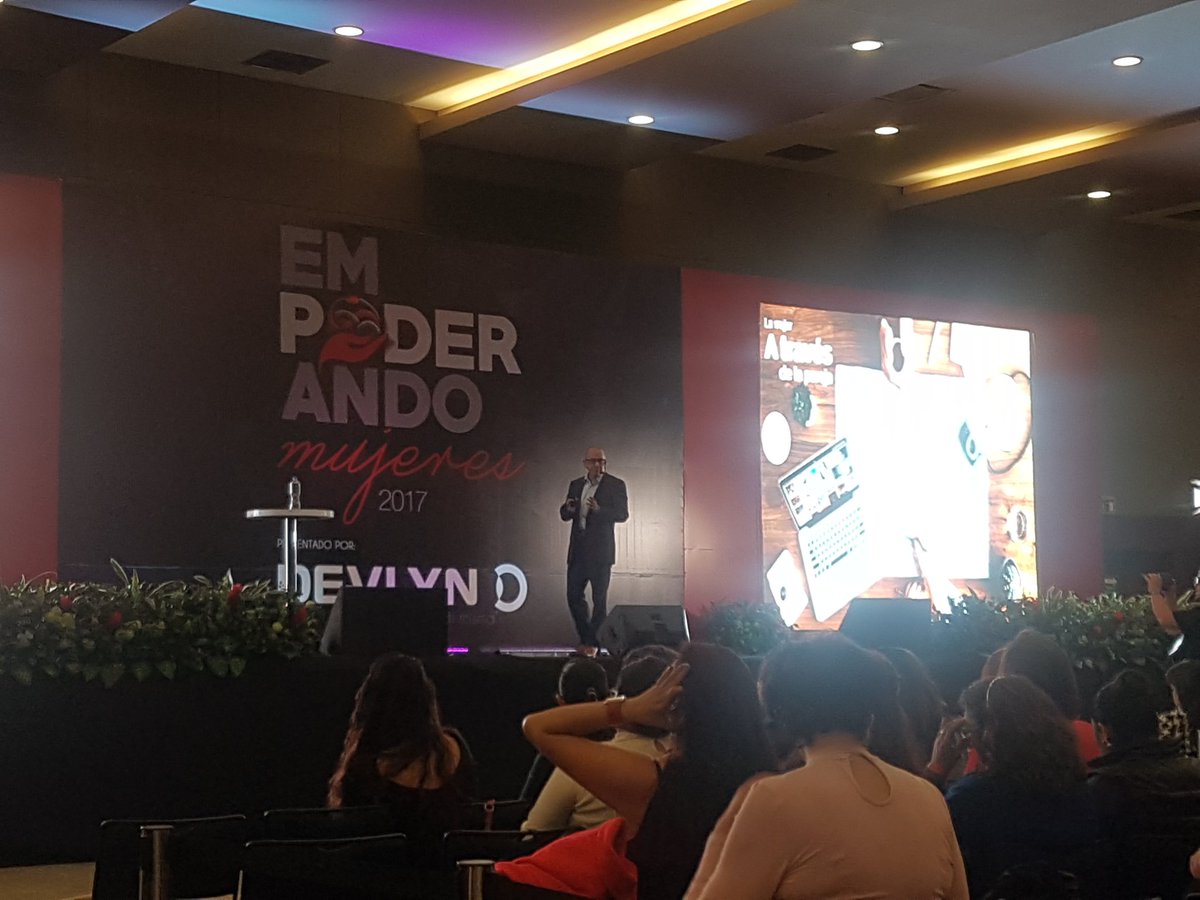 brendaflowersr's tweet photo. Felicidades @marioguerra presente en @EMujeres2017 dejando un mensaje importante y valioso para tantas personas... #empoderandomujeres2017 https://t.co/JVXv7XxeXc