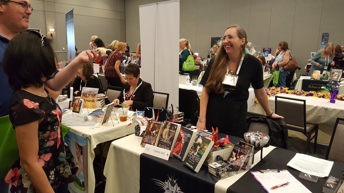 JennaBarwin's tweet photo. Ophelia Bell at #InDScribe2017 book signing. Dragon fun! @OpheliaDragons https://t.co/crn4P2ozlQ